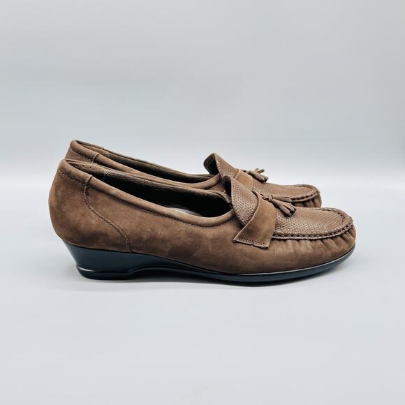 SAS Shoes Womens 9.5 Brown Suede Loafers Tassel Taylor Turf Tripad Slip On USA - Picture 1 of 11